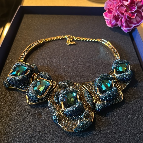 Authentic Swarovski Necklace. - Picture 3 of 17